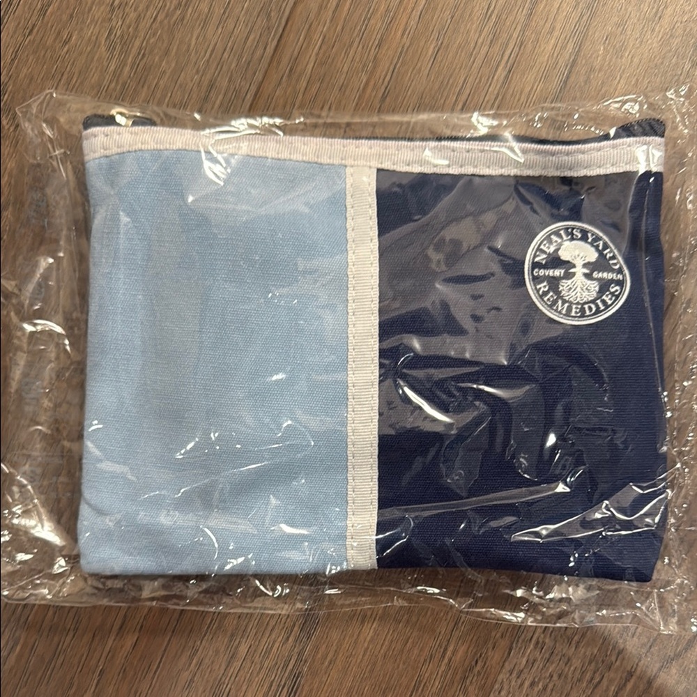 NWT ANA business class amenity kit